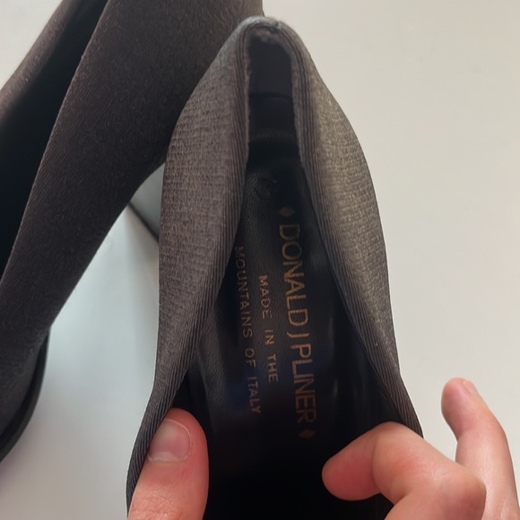 Donald J Pliner gold/ black shiny block heel pumps - Picture 6 of 7